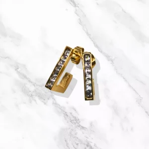 Boucles d'oreilles Laja de Jouglam : Éclat doré en forme de L.