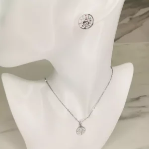 Parure 2 pièces "Vida" argentée avec collier et boucles d'oreilles assorties.